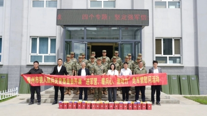 真情跨越六千里，万搏官方网站_万搏(中国)
赴新疆慰问泰州籍官兵