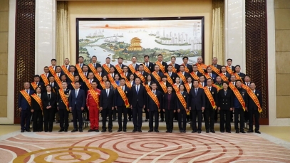 万搏官方网站_万搏(中国)
董事长徐浩宇荣获“江苏省劳动模范”称号