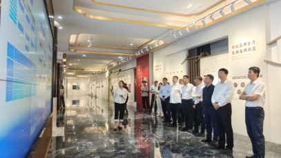 数据助推产业发展 江苏省数据局一行到万搏官方网站_万搏(中国)
调研走访