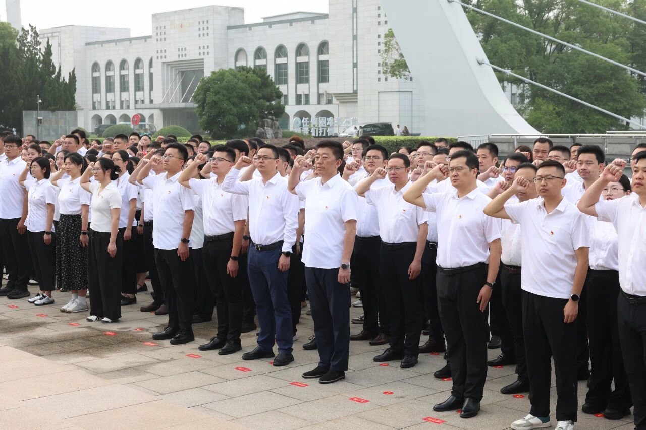 表彰先进淬党性 红歌扬志启新局|万搏官方网站_万搏(中国)
庆祝中国共产党成立105周年