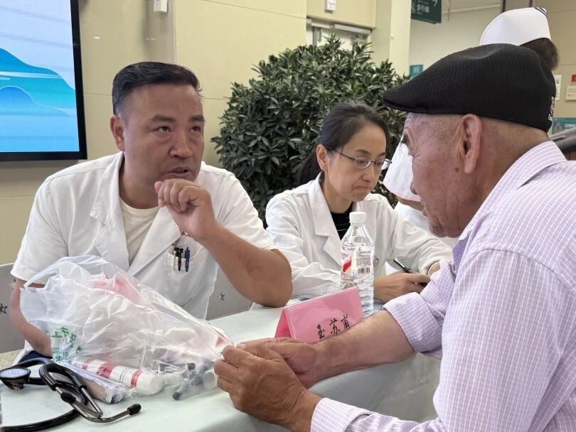 聚焦“一老一小”民生关切，万搏官方网站_万搏(中国)
持续开展健康关爱公益行动